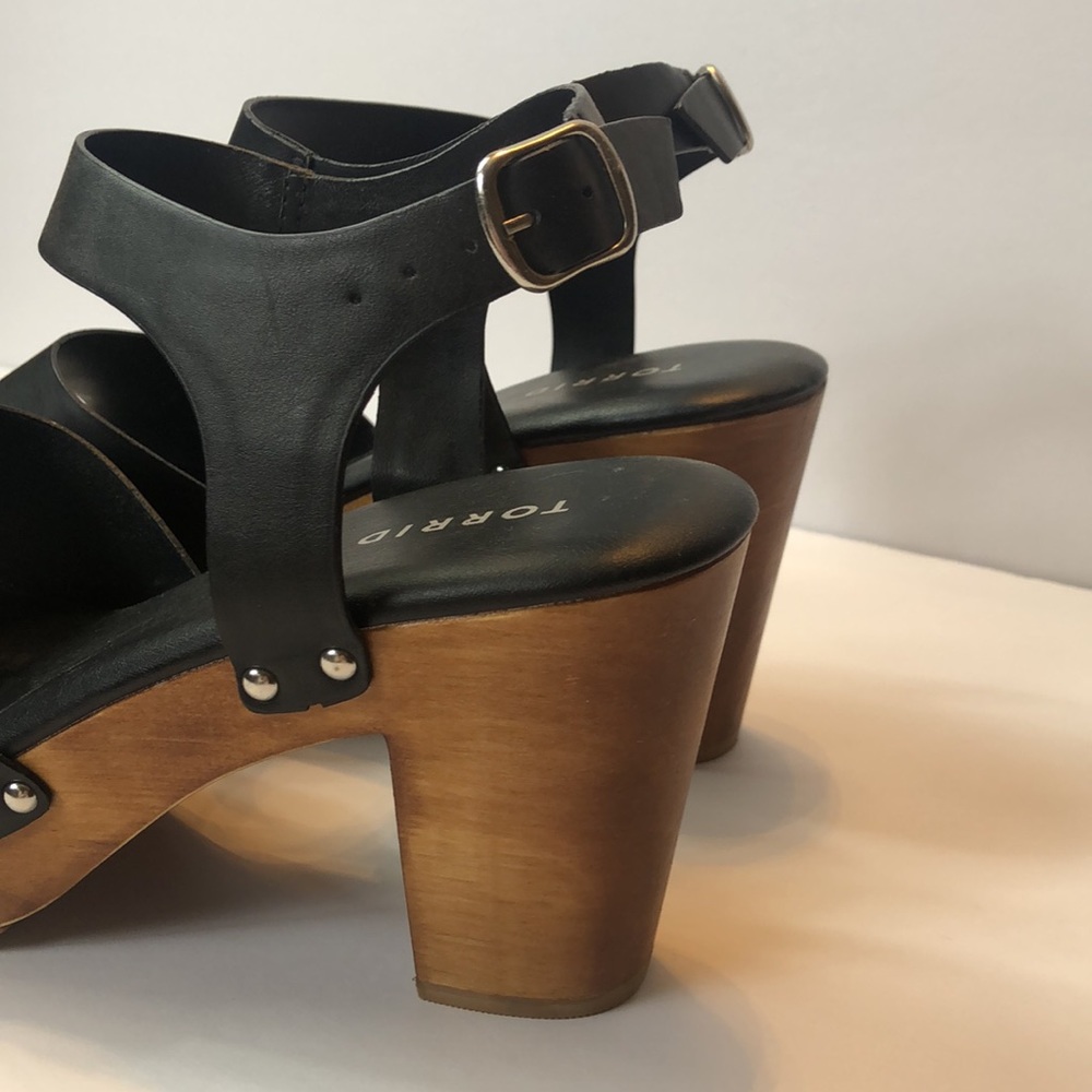 Torrid wooden heel black platform sandals. - Picture 5 of 8